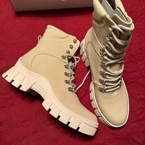 Guess brand new fashion ankle boot!